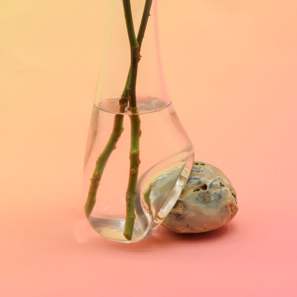 Beautiful Vase on Pebble BU-S138 - Image 3