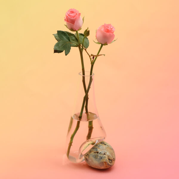 Beautiful Vase on Pebble BU-S138 - Image 2