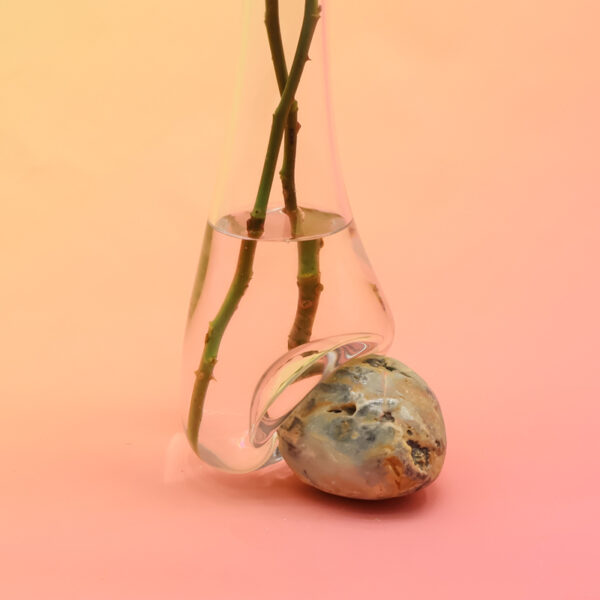 Beautiful Vase on Pebble BU-S138 - Image 4